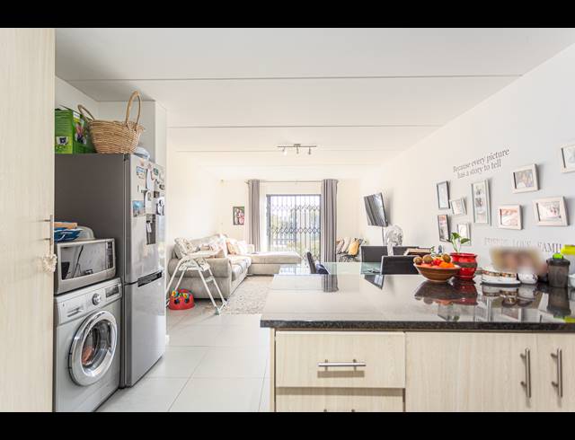 2 BEDROOM APARTMENT SOLD IN BURGUNDY ESTATE